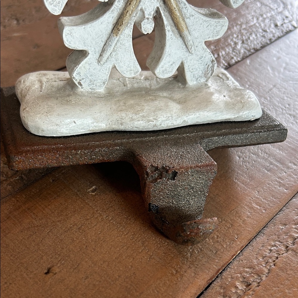 White and Gold Snowflake Decor - Picture 2 of 5
